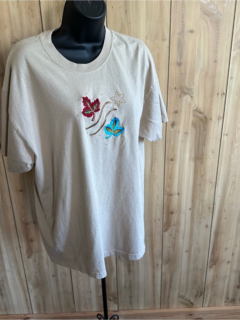 Vintage 90s Beige /Cream Tan Embroidered Leaf Graphic Tee
